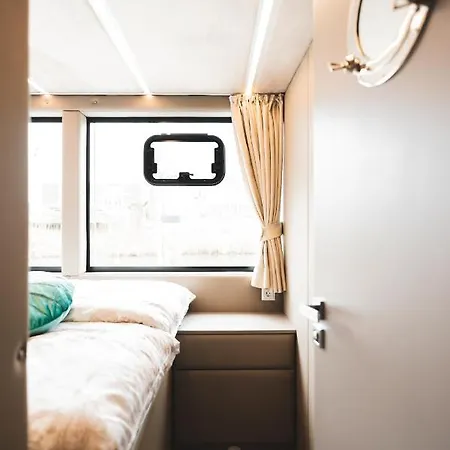 Deine Schwimmende Auszeit Auf Dem Wasser -festlieger Hausboot Tobago * Dömitz