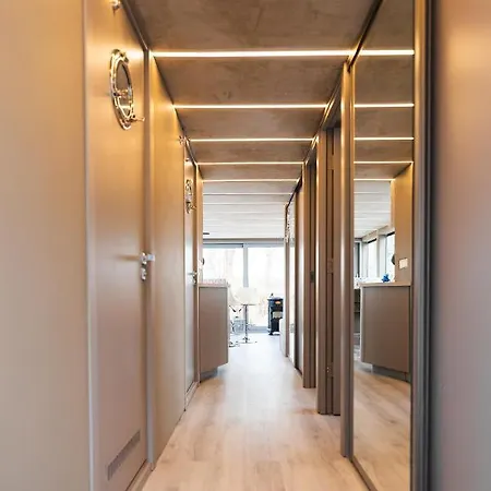 Botel Deine Schwimmende Auszeit Auf Dem Wasser -festlieger Hausboot Tobago Dömitz