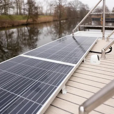 Botel Deine Schwimmende Auszeit Auf Dem Wasser -festlieger Hausboot Tobago