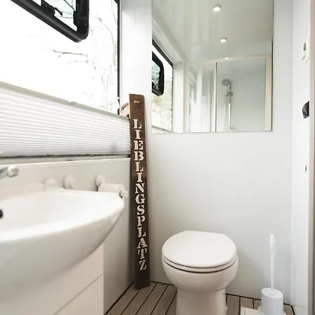 Botel Deine Schwimmende Auszeit Auf Dem Wasser -festlieger Hausboot Tobago Dömitz