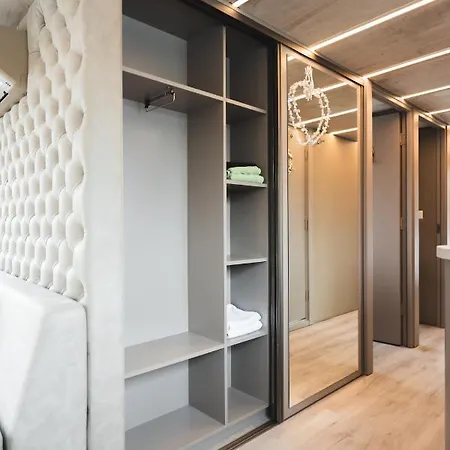 Deine Schwimmende Auszeit Auf Dem Wasser -festlieger Hausboot Tobago Botel