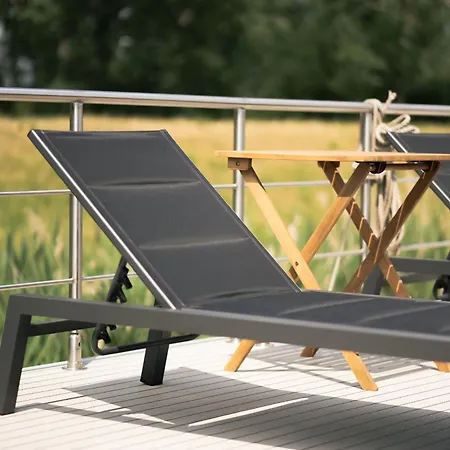 Botel Deine Schwimmende Auszeit Auf Dem Wasser -festlieger Hausboot Tobago *