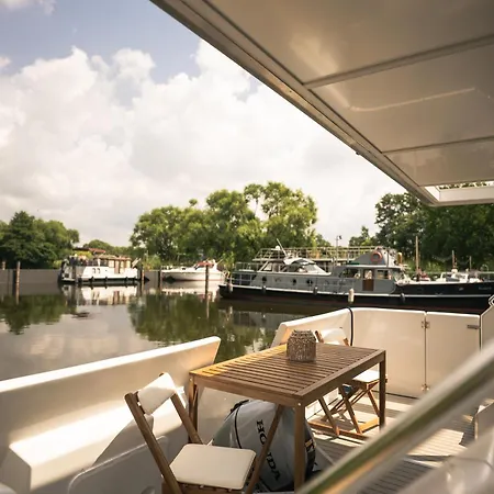 Deine Schwimmende Auszeit Auf Dem Wasser -festlieger Hausboot Tobago *